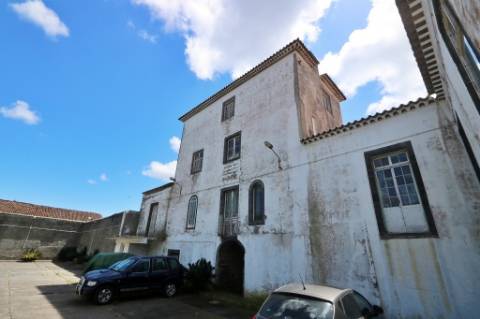 VENDA de AMPLO EDIFÍCIO/PRÉDIO no Centro Histórico de Ponta Delgada (São José), Ilha São Miguel, Açores