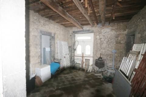 VENDA de AMPLO EDIFÍCIO/PRÉDIO no Centro Histórico de Ponta Delgada (São José), Ilha São Miguel, Açores