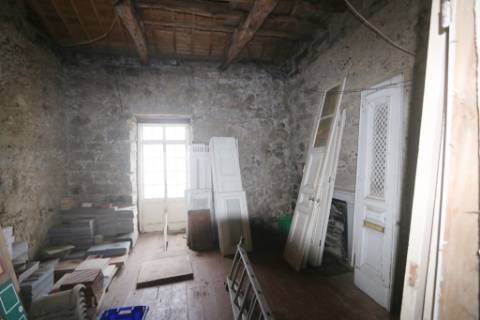 VENDA de AMPLO EDIFÍCIO/PRÉDIO no Centro Histórico de Ponta Delgada (São José), Ilha São Miguel, Açores