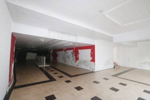 VENDA de AMPLO EDIFÍCIO/PRÉDIO no Centro Histórico de Ponta Delgada (São José), Ilha São Miguel, Açores