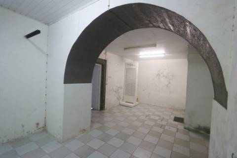 VENDA de AMPLO EDIFÍCIO/PRÉDIO no Centro Histórico de Ponta Delgada (São José), Ilha São Miguel, Açores