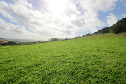 VENDA de AMPLO TERRENO junto à Praia das Milícias, com VISTA sobre o MAR, São Roque, Ponta Delgada