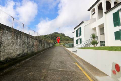VENDA de AMPLO TERRENO junto à Praia das Milícias, com VISTA sobre o MAR, São Roque, Ponta Delgada