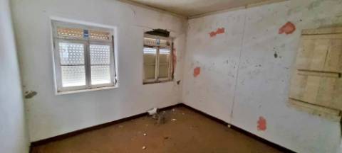 VENDA de CASA - MORADIA para reabilitar - Vila Nova, Praia da Vitória, Ilha Terceira, Açores