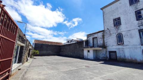 ARRENDAMENTO de Lugar de Estacionamento no centro de Ponta Delgada, ilha de São Miguel, Açores