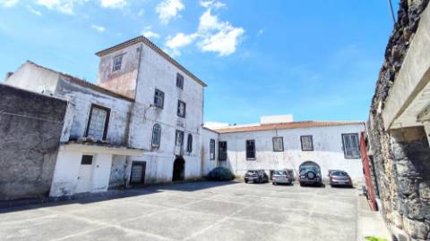 ARRENDAMENTO de Lugar de Estacionamento no centro de Ponta Delgada, ilha de São Miguel, Açores