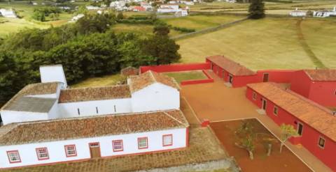VENDA de SOLAR com empreendimento turístico rural (Casas de Campo) - Almagreira, Vila do Porto, Ilha de Santa Maria, Açores