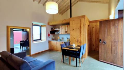 VENDA de SOLAR com empreendimento turístico rural (Casas de Campo) - Almagreira, Vila do Porto, Ilha de Santa Maria, Açores