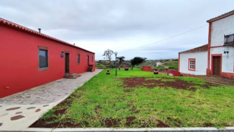 VENDA de SOLAR com empreendimento turístico rural (Casas de Campo) - Almagreira, Vila do Porto, Ilha de Santa Maria, Açores