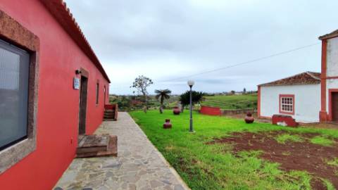 VENDA de SOLAR com empreendimento turístico rural (Casas de Campo) - Almagreira, Vila do Porto, Ilha de Santa Maria, Açores