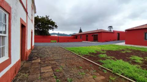 VENDA de SOLAR com empreendimento turístico rural (Casas de Campo) - Almagreira, Vila do Porto, Ilha de Santa Maria, Açores