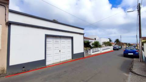 VENDA de VIVENDA - MORADIA com garagem, jardim e quintal - Santa Bárbara, Ribeira Grande, Ilha de São Miguel, Açores