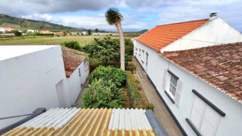 VENDA de VIVENDA - MORADIA com garagem, jardim e quintal - Santa Bárbara, Ribeira Grande, Ilha de São Miguel, Açores
