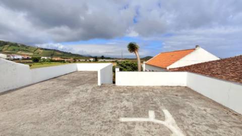 VENDA de VIVENDA - MORADIA com garagem, jardim e quintal - Santa Bárbara, Ribeira Grande, Ilha de São Miguel, Açores