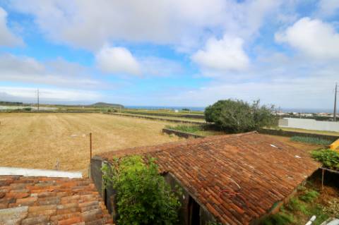 VENDA de VIVENDA - MORADIA com garagem, jardim e quintal - Santa Bárbara, Ribeira Grande, Ilha de São Miguel, Açores