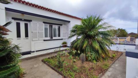 VENDA de VIVENDA - MORADIA com garagem, jardim e quintal - Santa Bárbara, Ribeira Grande, Ilha de São Miguel, Açores