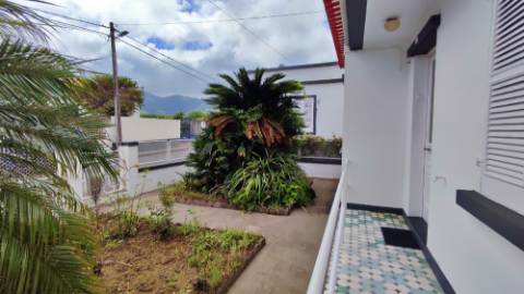 VENDA de VIVENDA - MORADIA com garagem, jardim e quintal - Santa Bárbara, Ribeira Grande, Ilha de São Miguel, Açores