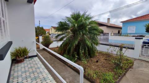 VENDA de VIVENDA - MORADIA com garagem, jardim e quintal - Santa Bárbara, Ribeira Grande, Ilha de São Miguel, Açores