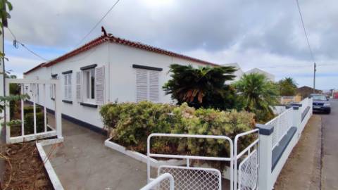 VENDA de VIVENDA - MORADIA com garagem, jardim e quintal - Santa Bárbara, Ribeira Grande, Ilha de São Miguel, Açores