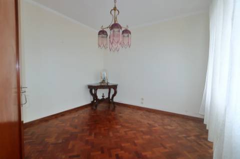 VENDA de VIVENDA - MORADIA com garagem, jardim e quintal - Santa Bárbara, Ribeira Grande, Ilha de São Miguel, Açores