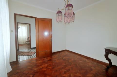 VENDA de VIVENDA - MORADIA com garagem, jardim e quintal - Santa Bárbara, Ribeira Grande, Ilha de São Miguel, Açores