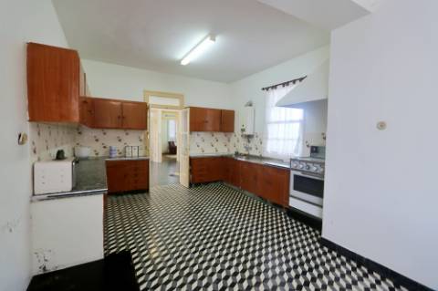 VENDA de VIVENDA - MORADIA com garagem, jardim e quintal - Santa Bárbara, Ribeira Grande, Ilha de São Miguel, Açores