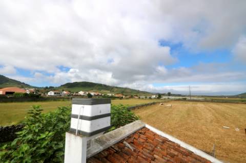 VENDA de VIVENDA - MORADIA com garagem, jardim e quintal - Santa Bárbara, Ribeira Grande, Ilha de São Miguel, Açores