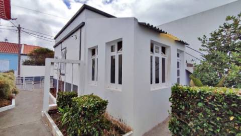 VENDA de VIVENDA - MORADIA com garagem, jardim e quintal - Santa Bárbara, Ribeira Grande, Ilha de São Miguel, Açores