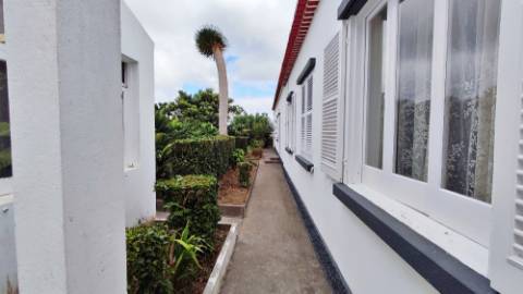 VENDA de VIVENDA - MORADIA com garagem, jardim e quintal - Santa Bárbara, Ribeira Grande, Ilha de São Miguel, Açores