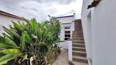 VENDA de VIVENDA - MORADIA com garagem, jardim e quintal - Santa Bárbara, Ribeira Grande, Ilha de São Miguel, Açores