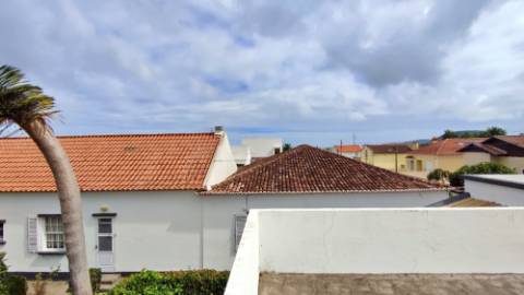 VENDA de VIVENDA - MORADIA com garagem, jardim e quintal - Santa Bárbara, Ribeira Grande, Ilha de São Miguel, Açores