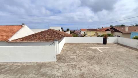 VENDA de VIVENDA - MORADIA com garagem, jardim e quintal - Santa Bárbara, Ribeira Grande, Ilha de São Miguel, Açores