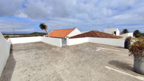 VENDA de VIVENDA - MORADIA com garagem, jardim e quintal - Santa Bárbara, Ribeira Grande, Ilha de São Miguel, Açores