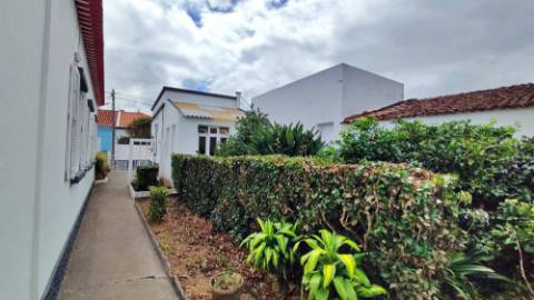 VENDA de VIVENDA - MORADIA com garagem, jardim e quintal - Santa Bárbara, Ribeira Grande, Ilha de São Miguel, Açores