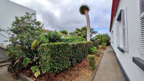 VENDA de VIVENDA - MORADIA com garagem, jardim e quintal - Santa Bárbara, Ribeira Grande, Ilha de São Miguel, Açores
