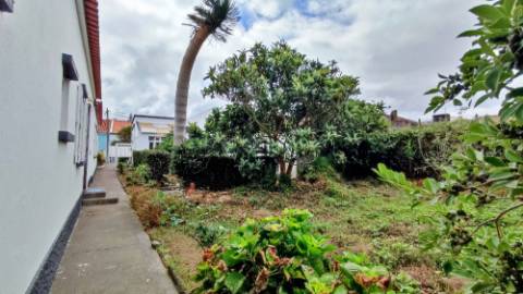 VENDA de VIVENDA - MORADIA com garagem, jardim e quintal - Santa Bárbara, Ribeira Grande, Ilha de São Miguel, Açores