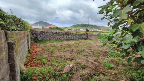 VENDA de VIVENDA - MORADIA com garagem, jardim e quintal - Santa Bárbara, Ribeira Grande, Ilha de São Miguel, Açores