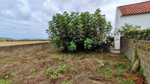VENDA de VIVENDA - MORADIA com garagem, jardim e quintal - Santa Bárbara, Ribeira Grande, Ilha de São Miguel, Açores