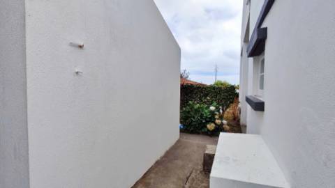 VENDA de VIVENDA - MORADIA com garagem, jardim e quintal - Santa Bárbara, Ribeira Grande, Ilha de São Miguel, Açores