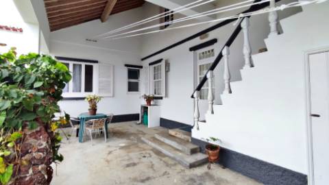 VENDA de VIVENDA - MORADIA com garagem, jardim e quintal - Santa Bárbara, Ribeira Grande, Ilha de São Miguel, Açores