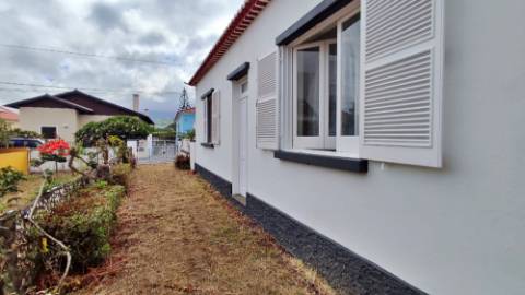 VENDA de VIVENDA - MORADIA com garagem, jardim e quintal - Santa Bárbara, Ribeira Grande, Ilha de São Miguel, Açores