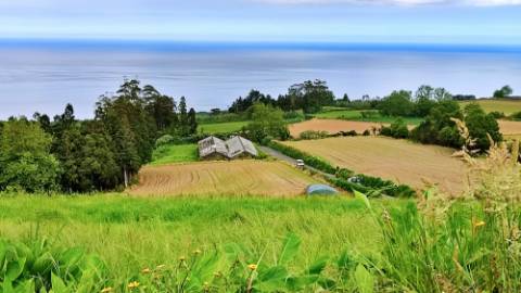 VENDA de TERRENO com VISTA MAR - São Brás, Ribeira Grande, Ilha de São Miguel, Açores