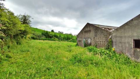 VENDA de TERRENO com VISTA MAR - São Brás, Ribeira Grande, Ilha de São Miguel, Açores