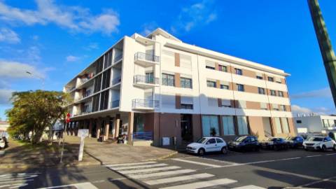 VENDA de ARRECADAÇÃO na cidade de Ponta Delgada (São José), Ilha de São Miguel, Açores