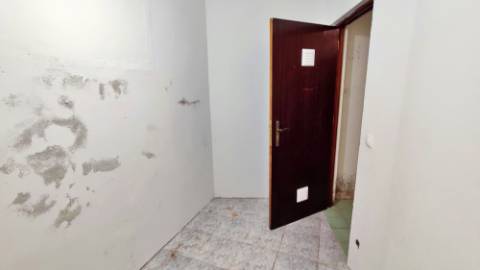 VENDA de ARRECADAÇÃO na cidade de Ponta Delgada (São José), Ilha de São Miguel, Açores