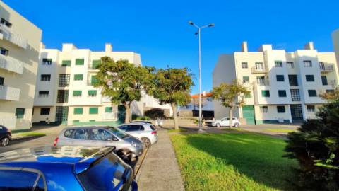 VENDA de ARRECADAÇÃO na cidade de Ponta Delgada, Ilha de São Miguel, Açores