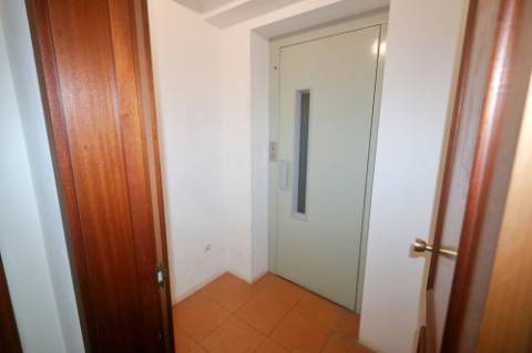 VENDA de ARRECADAÇÃO na cidade de Ponta Delgada, Ilha de São Miguel, Açores