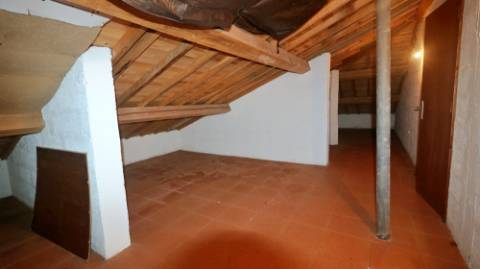 VENDA de ARRECADAÇÃO na cidade de Ponta Delgada, Ilha de São Miguel, Açores