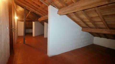 VENDA de ARRECADAÇÃO na cidade de Ponta Delgada, Ilha de São Miguel, Açores