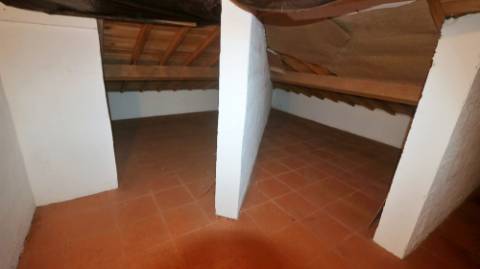 VENDA de ARRECADAÇÃO na cidade de Ponta Delgada, Ilha de São Miguel, Açores